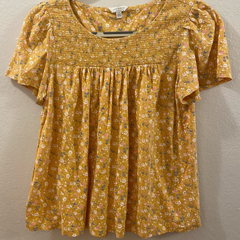 Lucky Brand Yellow floral blouse with short sleeves and smock style - Picture 4 of 5